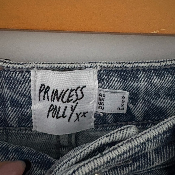 Princess Polly Light Wash High Rise Mom Jeans - Picture 2 of 3